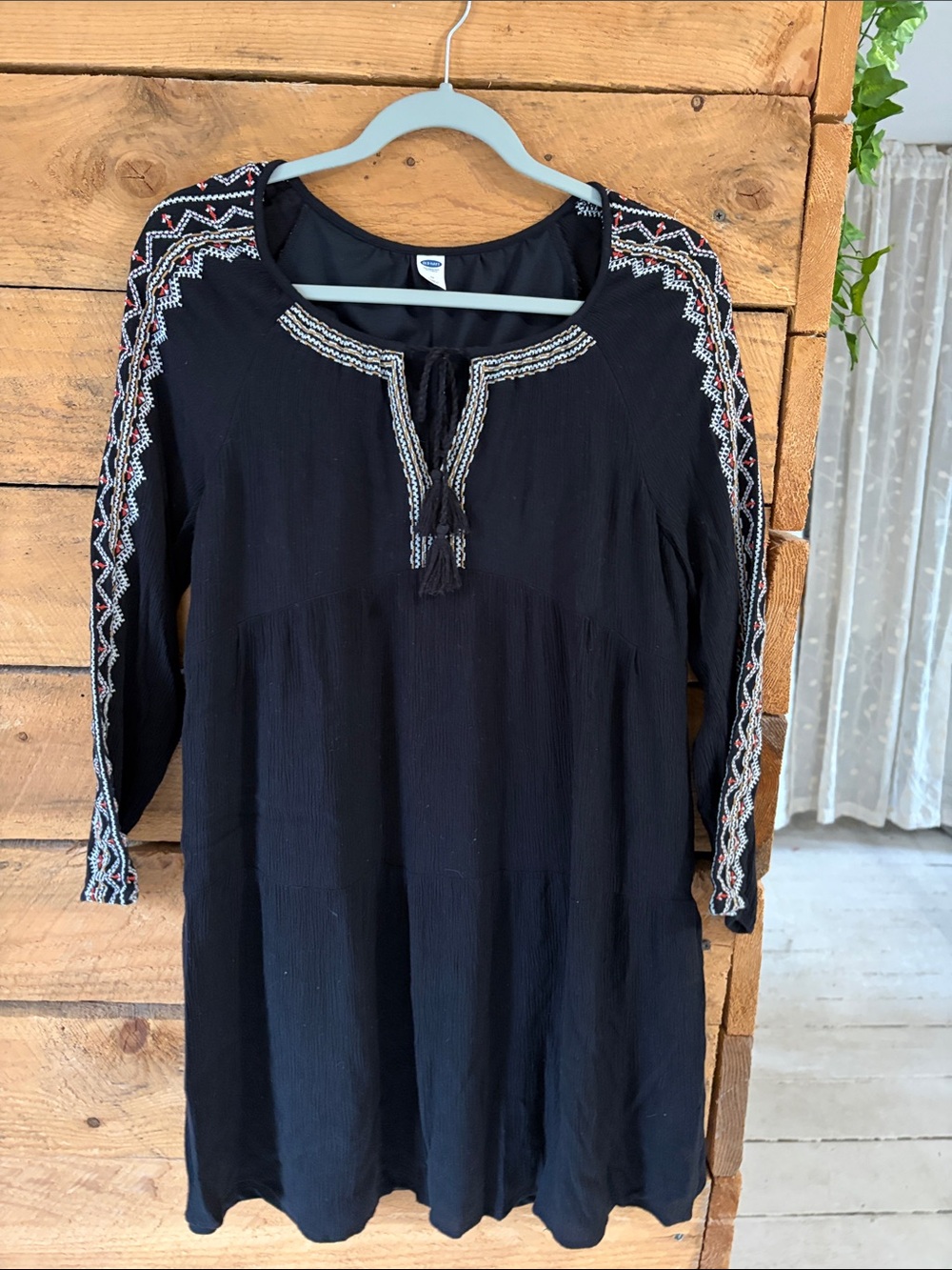 Old Navy Black Long-Sleeve Embroidered Tunic Dress